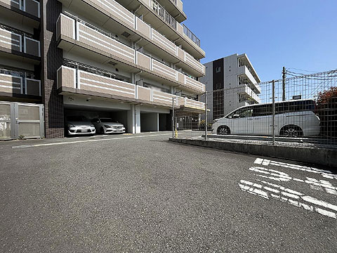 駐車場　駐車場