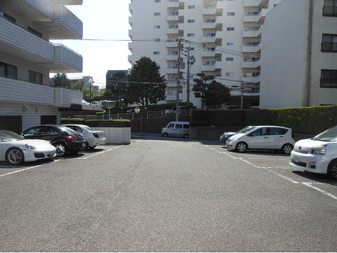 駐車場　敷地内駐車場
