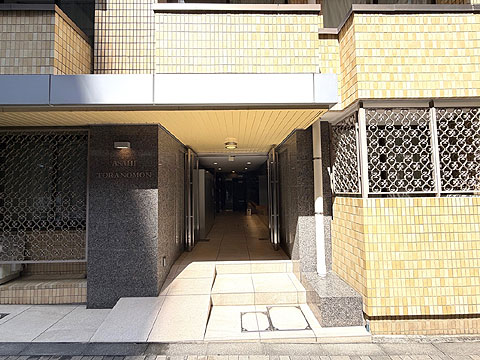 エントランス　安心のスロープ付き。優しい設計の入口