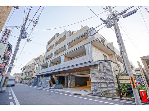 現地外観写真　前面道路