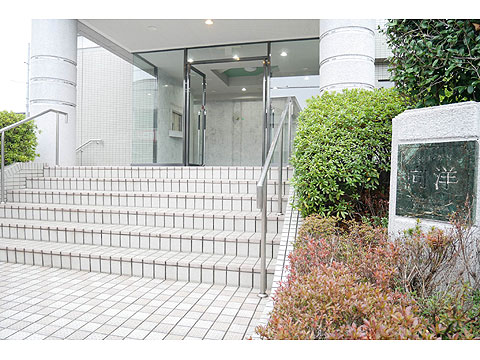 エントランス　エントランスに設置されているマンションプレート