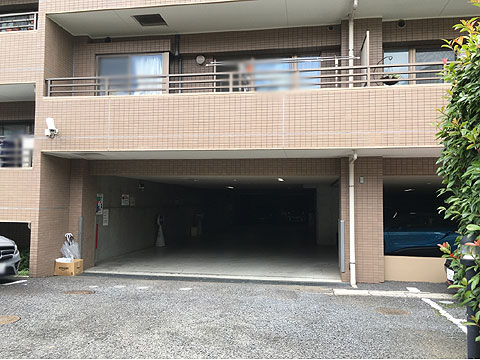 駐車場　敷地内駐車場入り口
