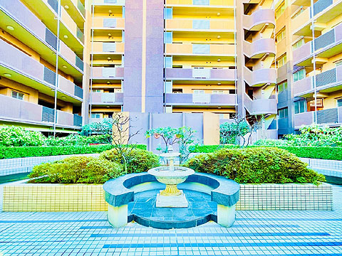 その他共用部　共用部分（建物外観と中庭）
