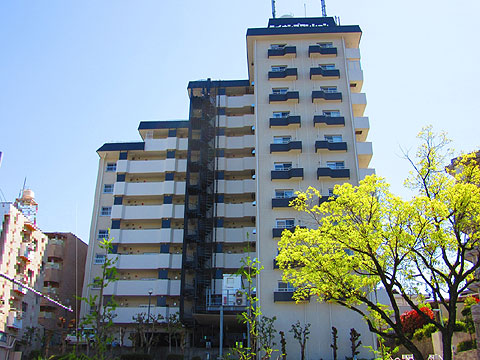 現地外観写真　建物外観（北西側）