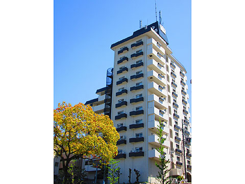 現地外観写真　建物外観（西側）