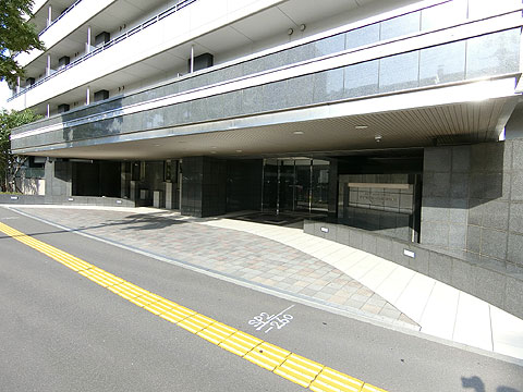 エントランス　車寄せのあるエントランス