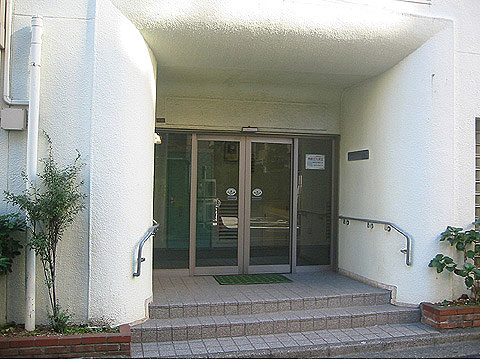現地外観写真　エントランス外部