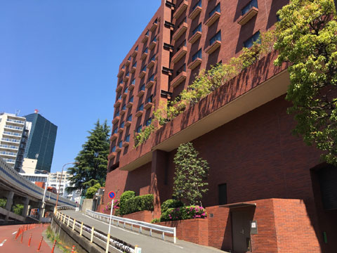 現地外観写真　沿道からの外観