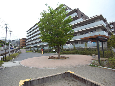 その他共用部　マンション横、公園