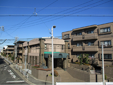 現地外観写真　建物外観〔南側〕