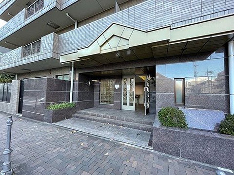 現地外観写真　エントランス外観