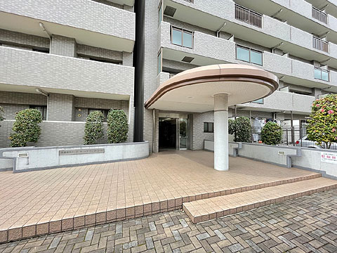 現地外観写真　エントランス外観