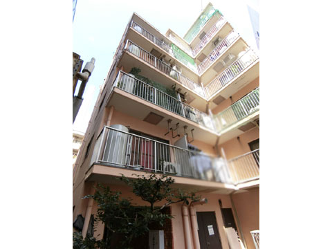 現地外観写真　当該住戸階下に部屋ありません