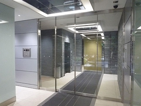 ロビー　オートロック