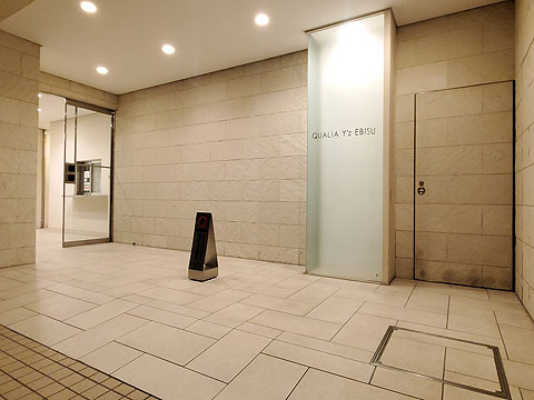 エントランス　東京メトロ日比谷線「恵比寿」駅　徒歩2分
