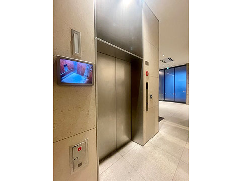 エントランス エレベーター