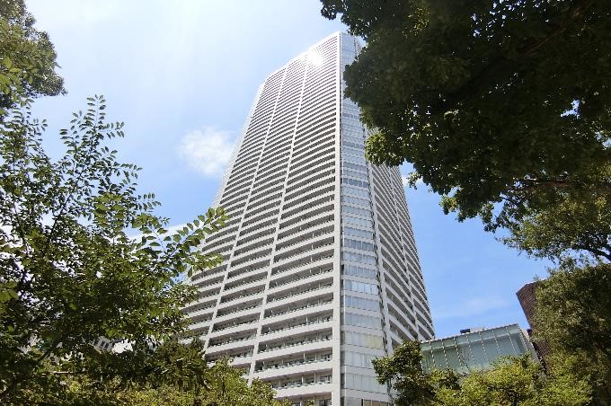 アグロタワー atmosより未来につながるZXとしてデザインしたadidas Originals