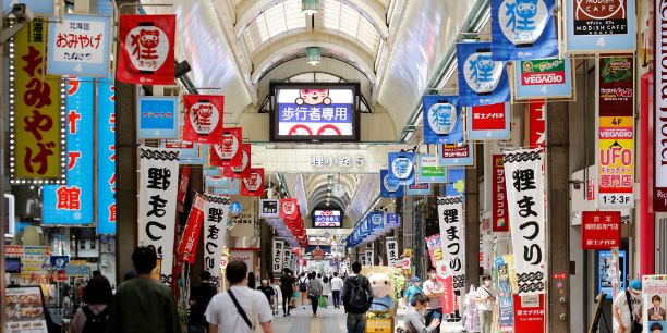 札幌狸小路商店街（100m／徒歩2分）